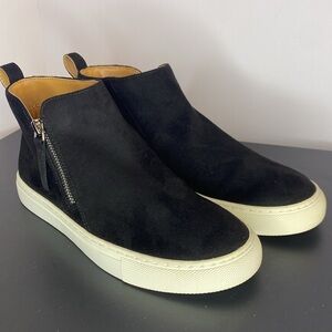 J. Crew Black and White Sneakers Slip-On Casual Women’s Size 6